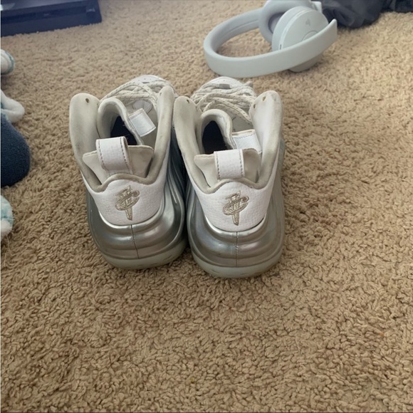 Nike WMNS Air Foamposite One “Chrome” - Picture 4 of 4